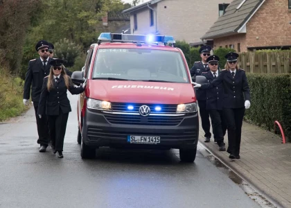 Feuerwehr Norderbrarup erhält Mehrzweckfahrzeug – Bild 21